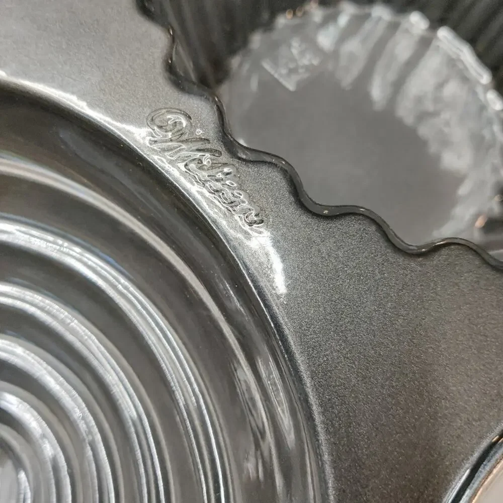 Wilton Giant Cupcake Baking Pan